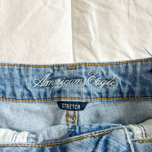 American Eagle Denim Mom Shorts Rolled Cuffs Women’s Size 10 Light Wash - Picture 4 of 6